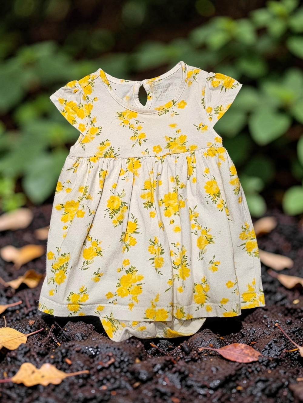 BUNDLES Baby Floral Yellow & White Onsie Dress. Size 9-12mnths.